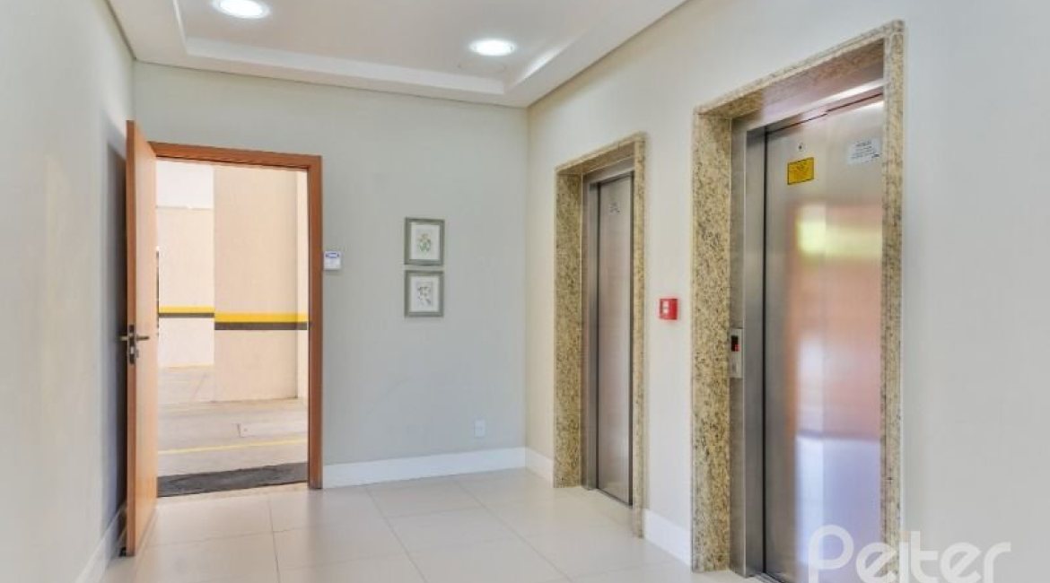 Apartamento à venda com 82m², 3 dormitórios, 1 suíte, 3 vagas, no bairro Tristeza em PORTO ALEGRE