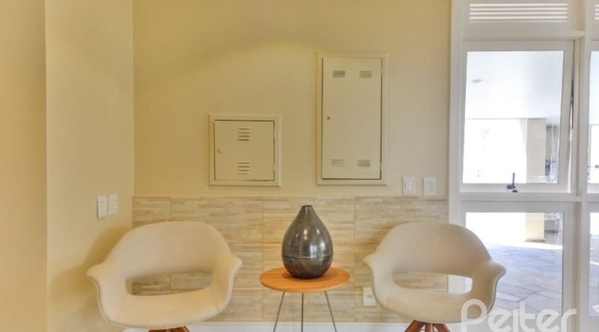 Cobertura à venda com 172m², 3 dormitórios, 1 suíte, 2 vagas, no bairro Tristeza em PORTO ALEGRE