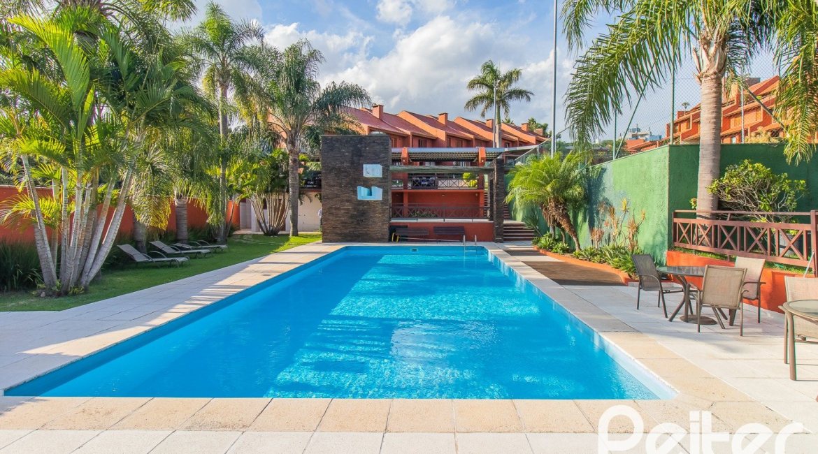 Casa em Condomínio à venda com 382m², 4 dormitórios, 1 suíte, 3 vagas, no bairro Cristal em PORTO ALEGRE