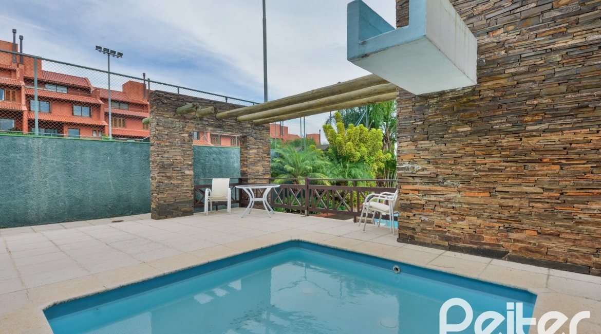 Casa em Condomínio à venda com 382m², 4 dormitórios, 1 suíte, 3 vagas, no bairro Cristal em PORTO ALEGRE