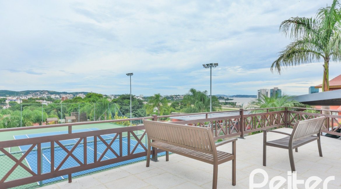 Casa em Condomínio à venda com 382m², 4 dormitórios, 1 suíte, 3 vagas, no bairro Cristal em PORTO ALEGRE