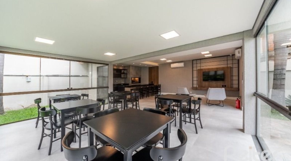 Apartamento à venda com 136m², 3 dormitórios, 1 suíte, 2 vagas, no bairro Tristeza em PORTO ALEGRE