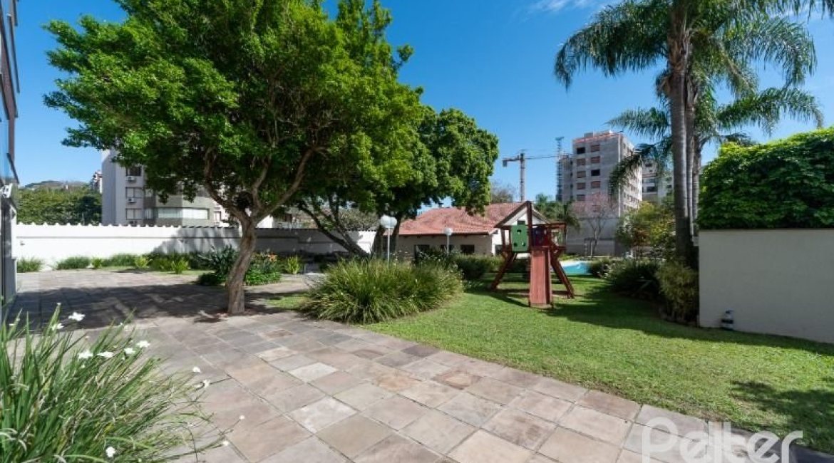 Apartamento à venda com 136m², 3 dormitórios, 1 suíte, 2 vagas, no bairro Tristeza em PORTO ALEGRE