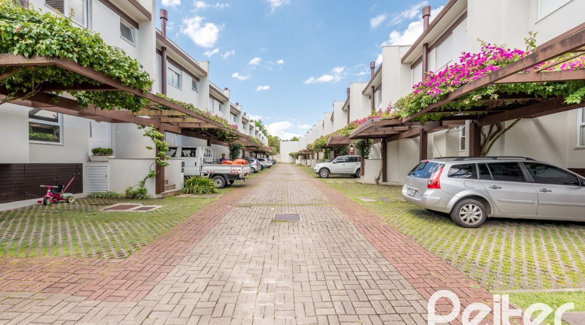 Casa em Condomínio à venda com 177m², 3 dormitórios, 1 suíte, 2 vagas, no bairro Ipanema em PORTO ALEGRE