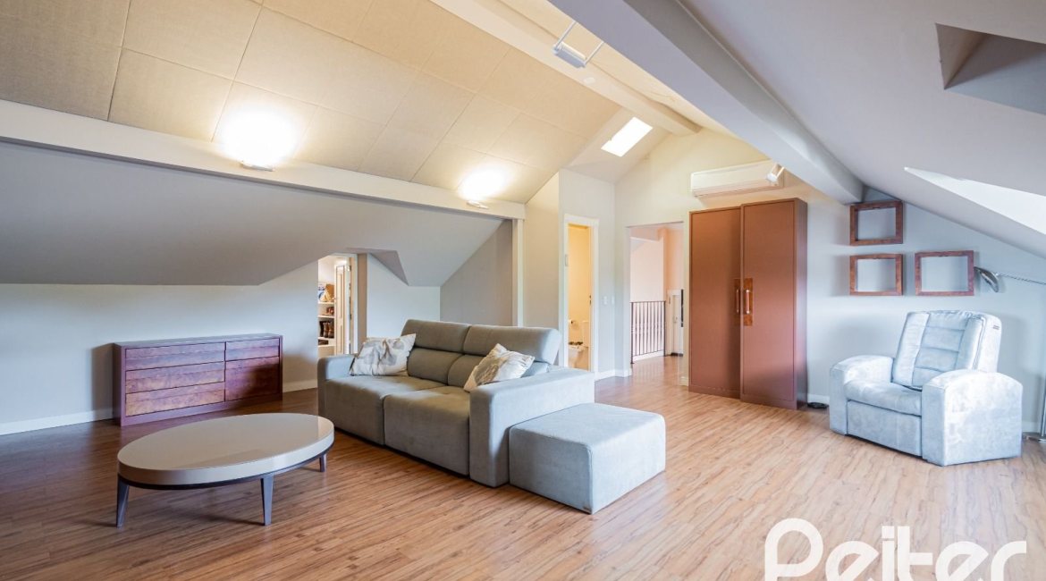 Casa em Condomínio à venda com 941m², 5 dormitórios, 5 suítes, 6 vagas, no bairro Terra Ville em PORTO ALEGRE