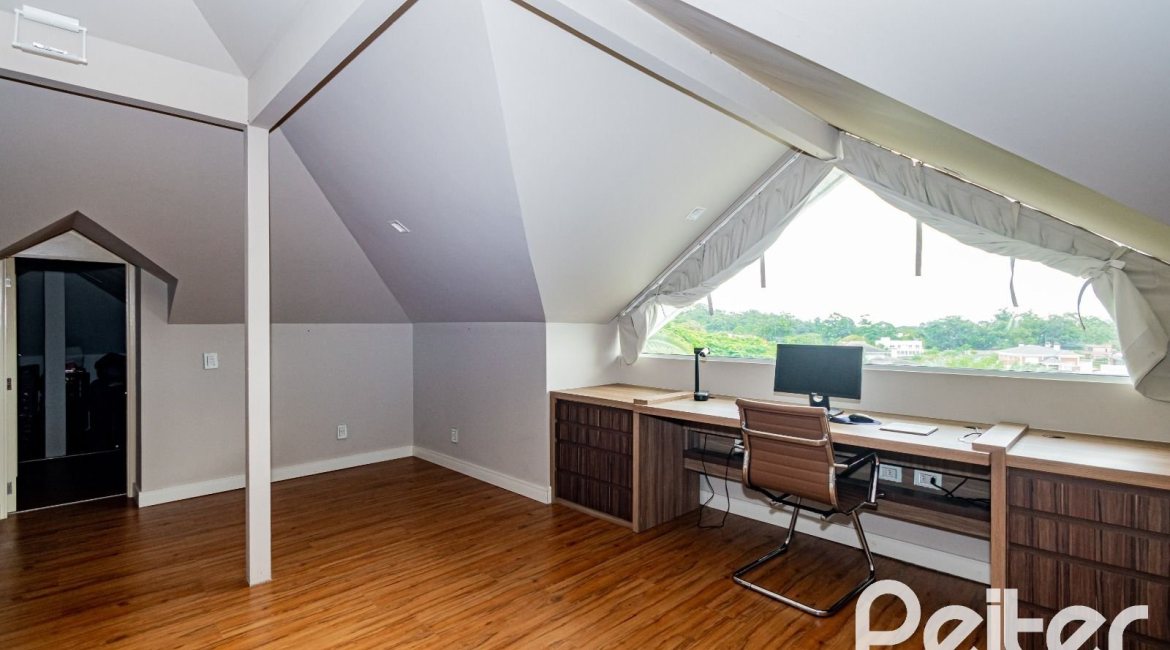 Casa em Condomínio à venda com 941m², 5 dormitórios, 5 suítes, 6 vagas, no bairro Terra Ville em PORTO ALEGRE