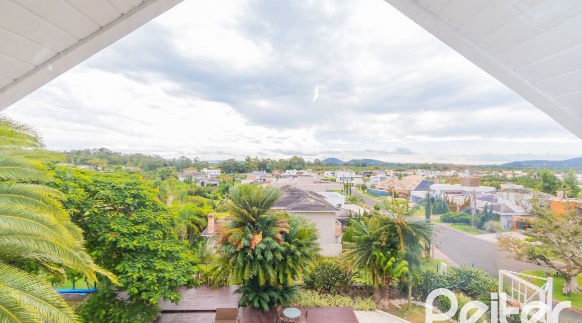 Casa em Condomínio à venda com 941m², 5 dormitórios, 5 suítes, 6 vagas, no bairro Terra Ville em PORTO ALEGRE