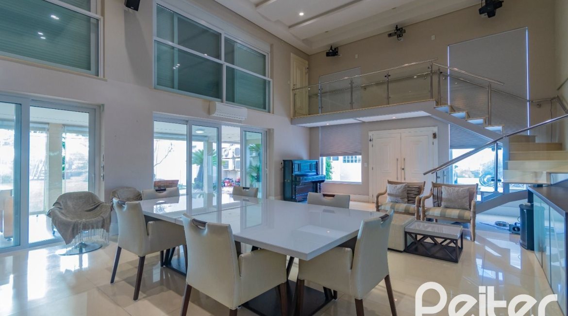 Casa em Condomínio à venda com 941m², 5 dormitórios, 5 suítes, 6 vagas, no bairro Terra Ville em PORTO ALEGRE
