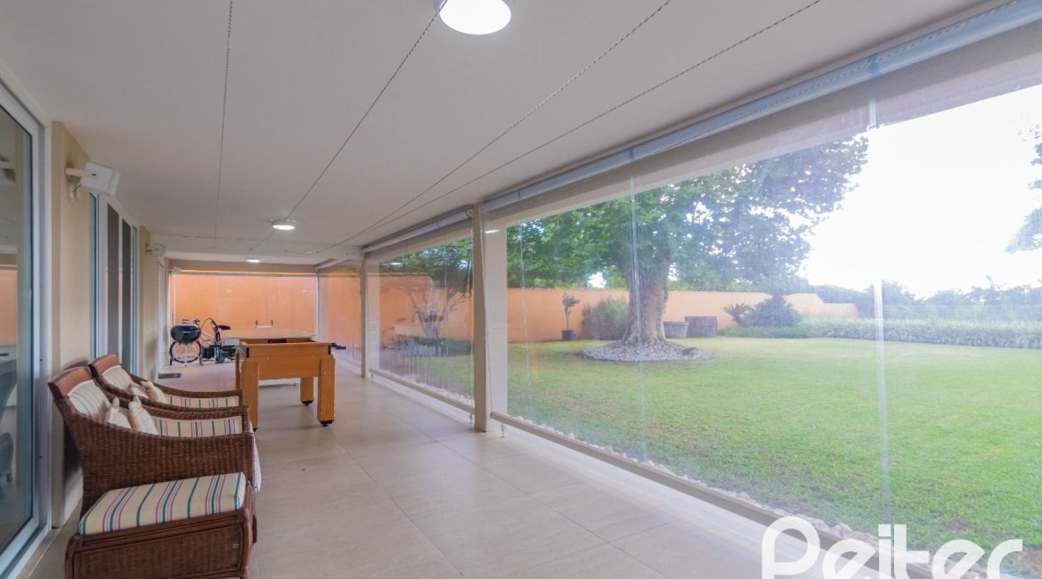 Casa em Condomínio à venda com 941m², 5 dormitórios, 5 suítes, 6 vagas, no bairro Terra Ville em PORTO ALEGRE