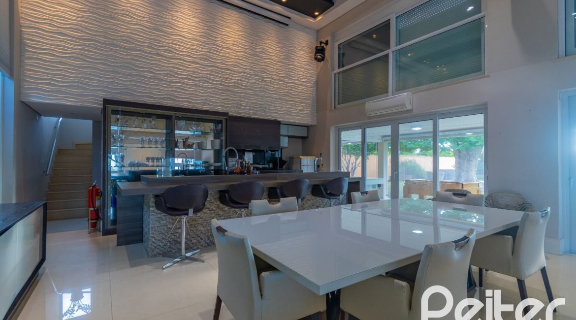 Casa em Condomínio à venda com 941m², 5 dormitórios, 5 suítes, 6 vagas, no bairro Terra Ville em PORTO ALEGRE