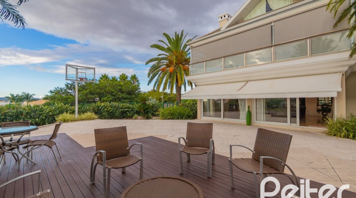 Casa em Condomínio à venda com 941m², 5 dormitórios, 5 suítes, 6 vagas, no bairro Terra Ville em PORTO ALEGRE