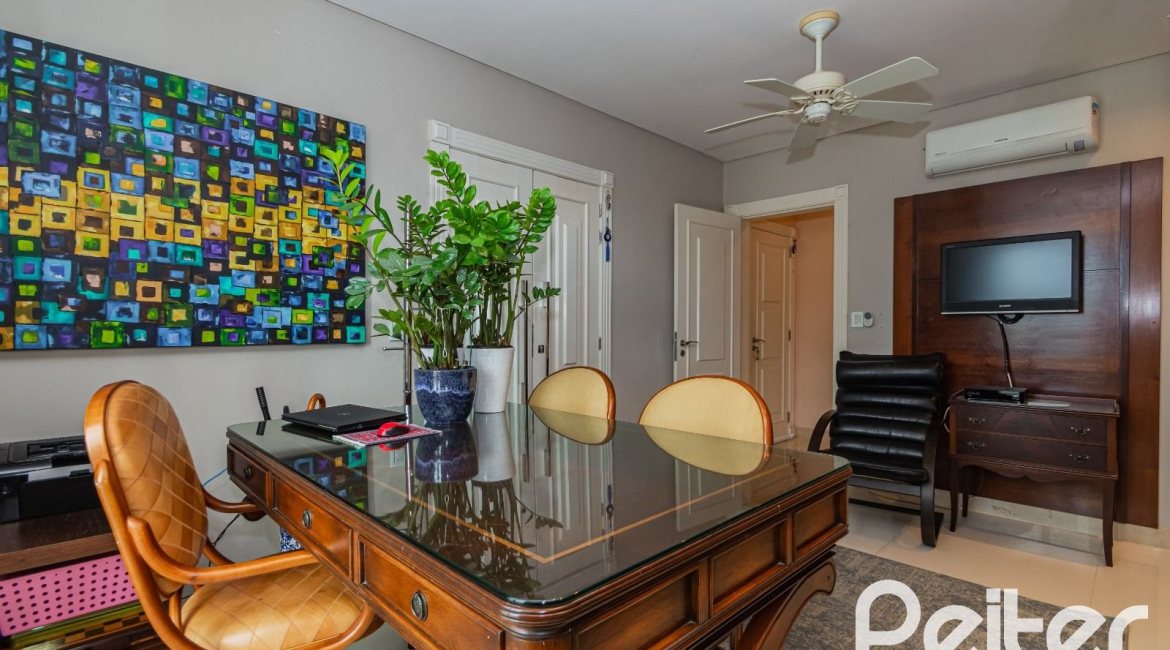 Casa em Condomínio à venda com 941m², 5 dormitórios, 5 suítes, 6 vagas, no bairro Terra Ville em PORTO ALEGRE