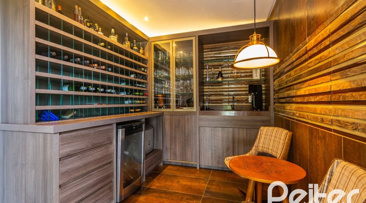 Casa em Condomínio à venda com 941m², 5 dormitórios, 5 suítes, 6 vagas, no bairro Terra Ville em PORTO ALEGRE