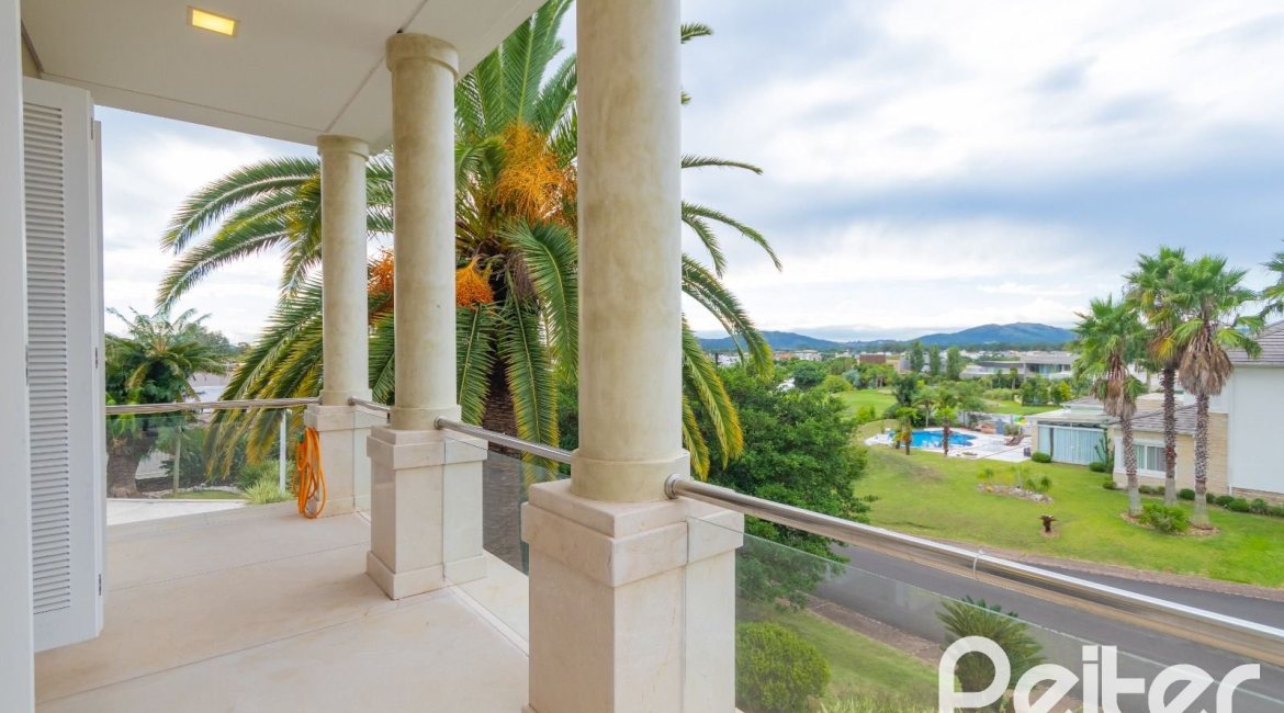 Casa em Condomínio à venda com 941m², 5 dormitórios, 5 suítes, 6 vagas, no bairro Terra Ville em PORTO ALEGRE