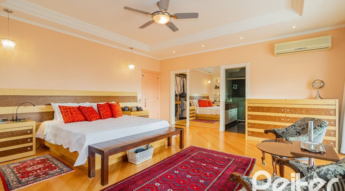 Casa em Condomínio à venda com 941m², 5 dormitórios, 5 suítes, 6 vagas, no bairro Terra Ville em PORTO ALEGRE