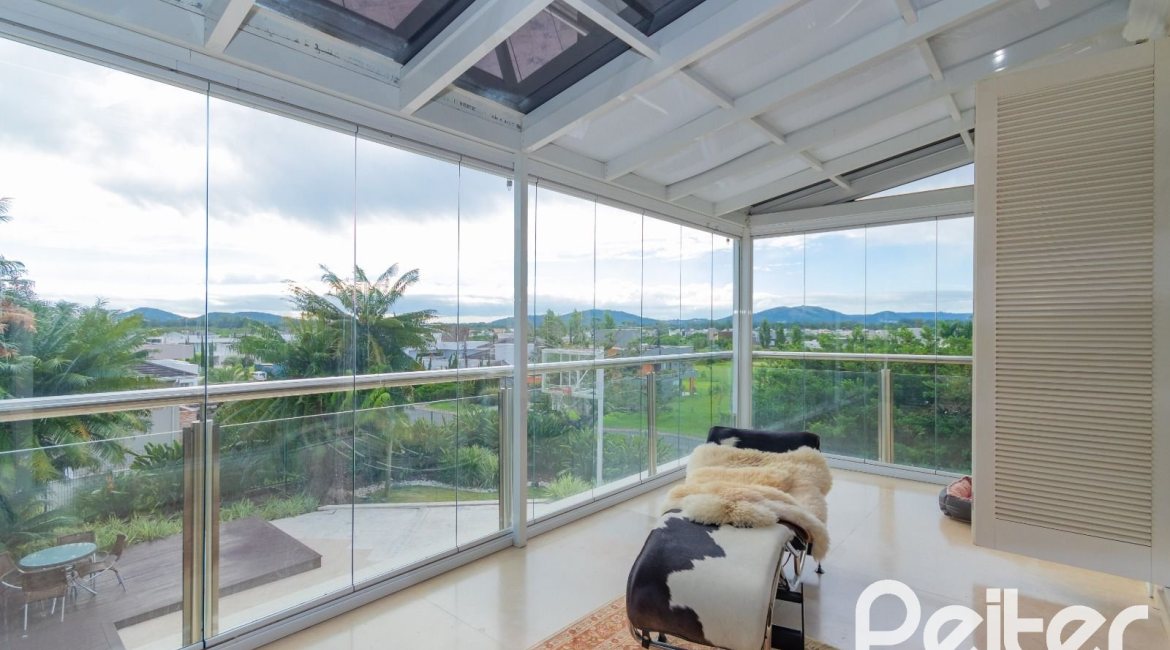 Casa em Condomínio à venda com 941m², 5 dormitórios, 5 suítes, 6 vagas, no bairro Terra Ville em PORTO ALEGRE