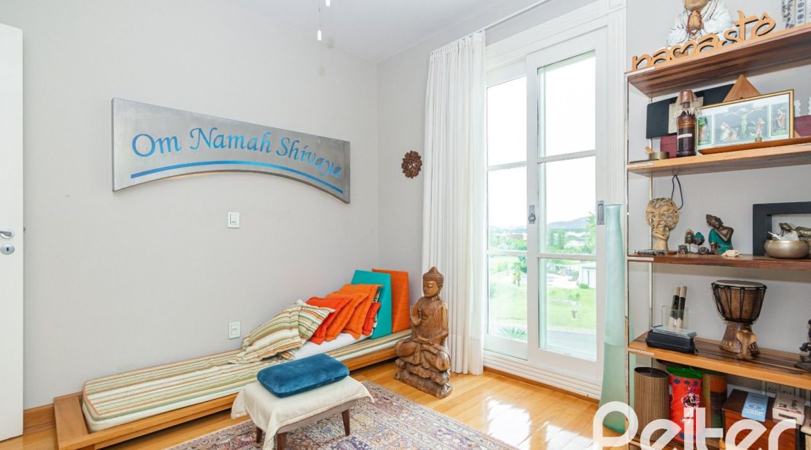 Casa em Condomínio à venda com 941m², 5 dormitórios, 5 suítes, 6 vagas, no bairro Terra Ville em PORTO ALEGRE