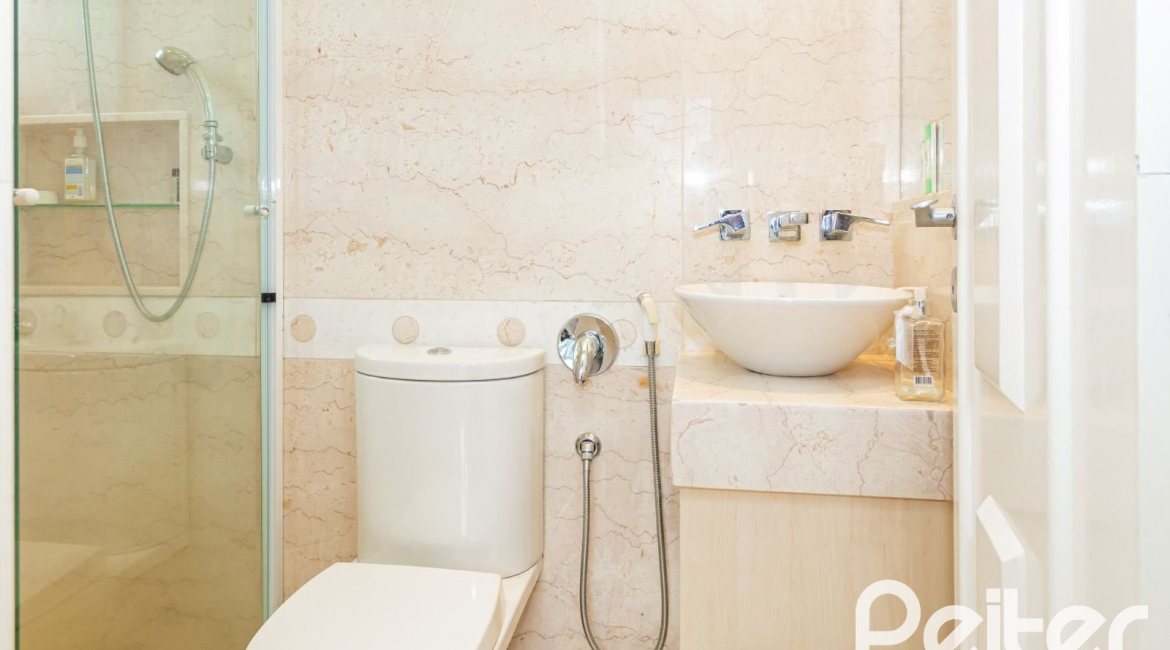 Casa em Condomínio à venda com 941m², 5 dormitórios, 5 suítes, 6 vagas, no bairro Terra Ville em PORTO ALEGRE