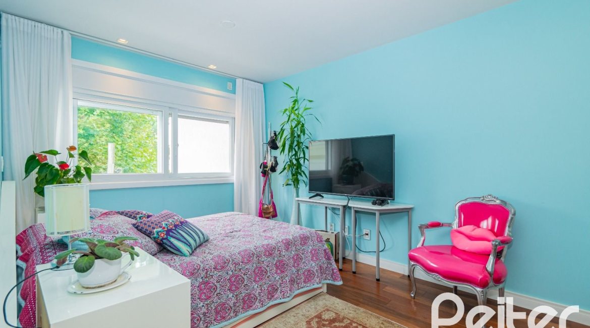 Casa em Condomínio à venda com 941m², 5 dormitórios, 5 suítes, 6 vagas, no bairro Terra Ville em PORTO ALEGRE