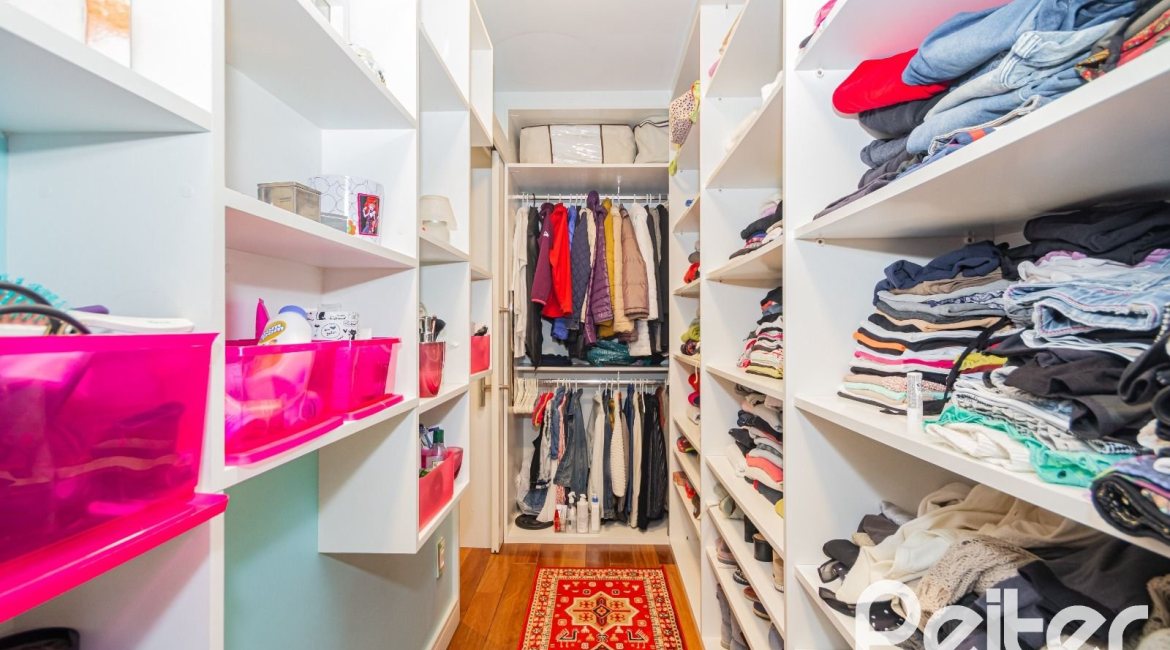 Casa em Condomínio à venda com 941m², 5 dormitórios, 5 suítes, 6 vagas, no bairro Terra Ville em PORTO ALEGRE