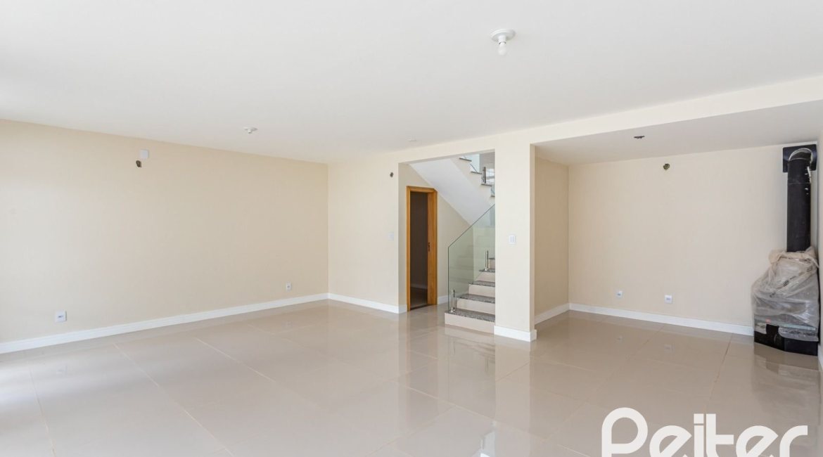 Casa em Condomínio à venda com 190m², 3 dormitórios, 1 suíte, 2 vagas, no bairro Vila Nova em PORTO ALEGRE