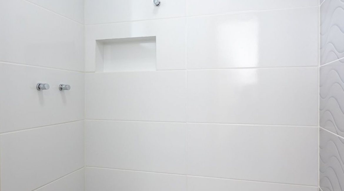 Casa em Condomínio à venda com 190m², 3 dormitórios, 1 suíte, 2 vagas, no bairro Vila Nova em PORTO ALEGRE