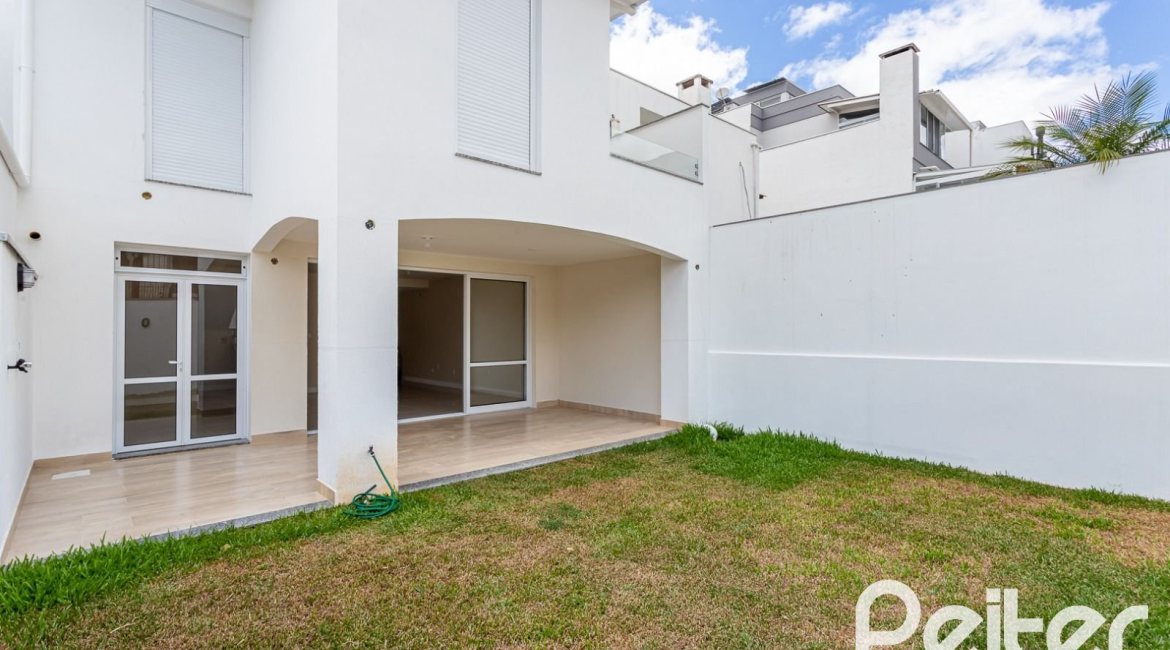 Casa em Condomínio à venda com 190m², 3 dormitórios, 1 suíte, 2 vagas, no bairro Vila Nova em PORTO ALEGRE