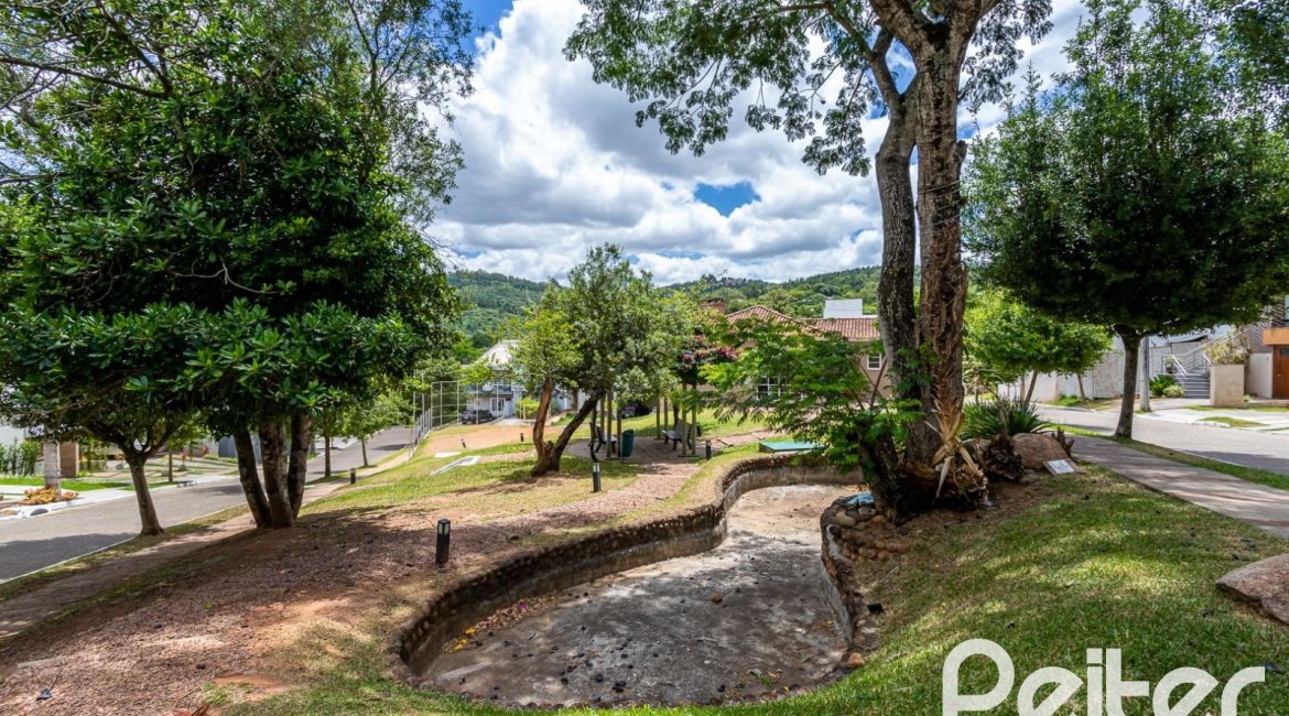 Casa em Condomínio à venda com 190m², 3 dormitórios, 1 suíte, 2 vagas, no bairro Vila Nova em PORTO ALEGRE