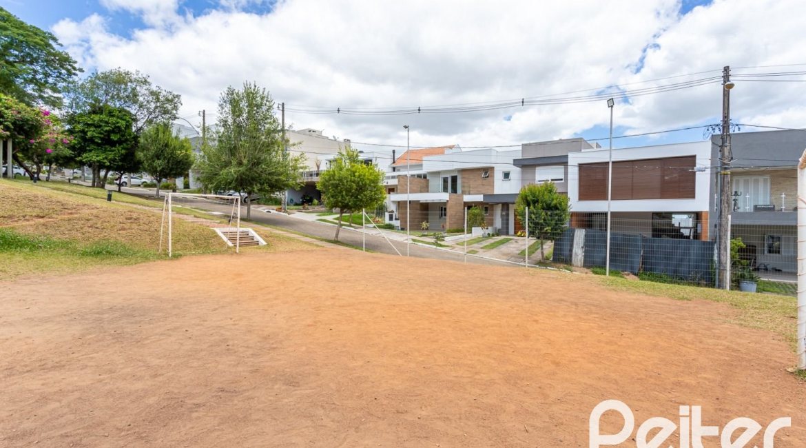 Casa em Condomínio à venda com 190m², 3 dormitórios, 1 suíte, 2 vagas, no bairro Vila Nova em PORTO ALEGRE
