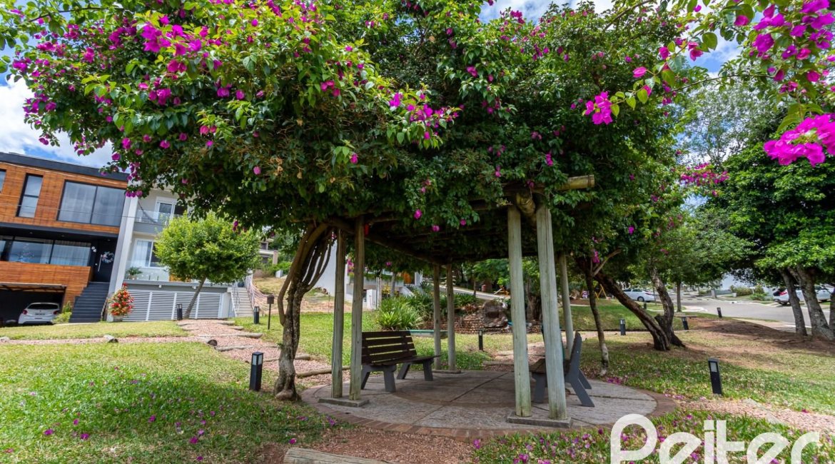 Casa em Condomínio à venda com 190m², 3 dormitórios, 1 suíte, 2 vagas, no bairro Vila Nova em PORTO ALEGRE