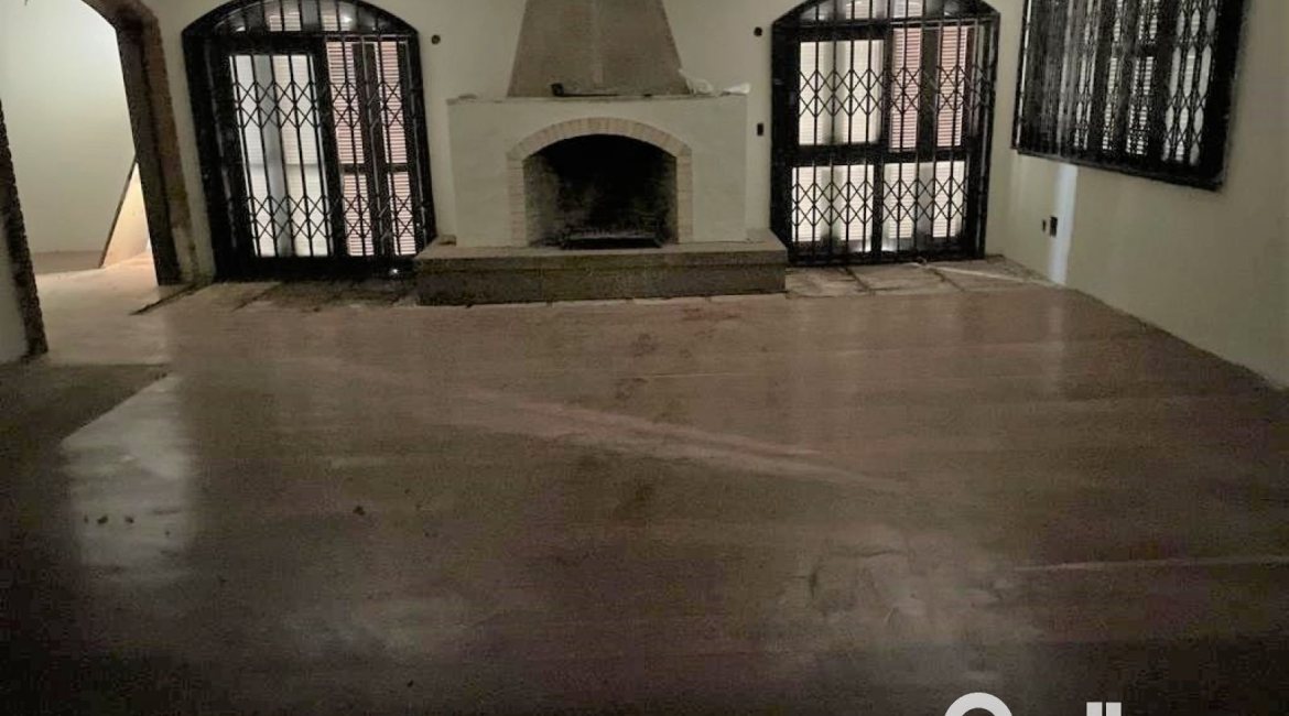 Casa à venda com 440m², 4 dormitórios, 1 suíte, 4 vagas, no bairro Tristeza em Porto Alegre