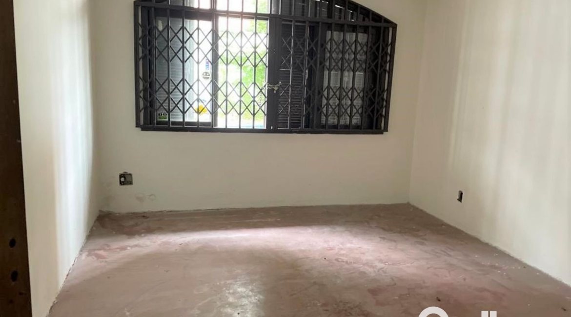 Casa à venda com 440m², 4 dormitórios, 1 suíte, 4 vagas, no bairro Tristeza em Porto Alegre