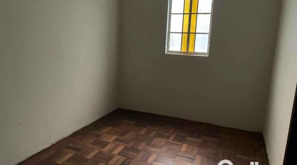 Casa à venda com 440m², 4 dormitórios, 1 suíte, 4 vagas, no bairro Tristeza em Porto Alegre