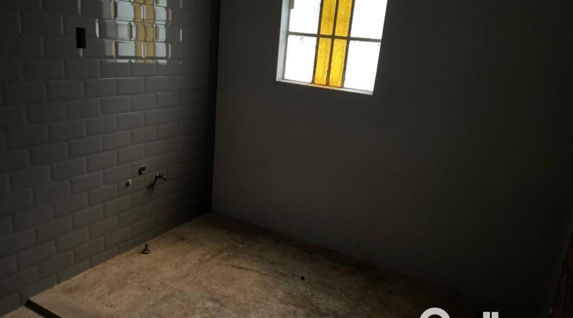 Casa à venda com 440m², 4 dormitórios, 1 suíte, 4 vagas, no bairro Tristeza em Porto Alegre