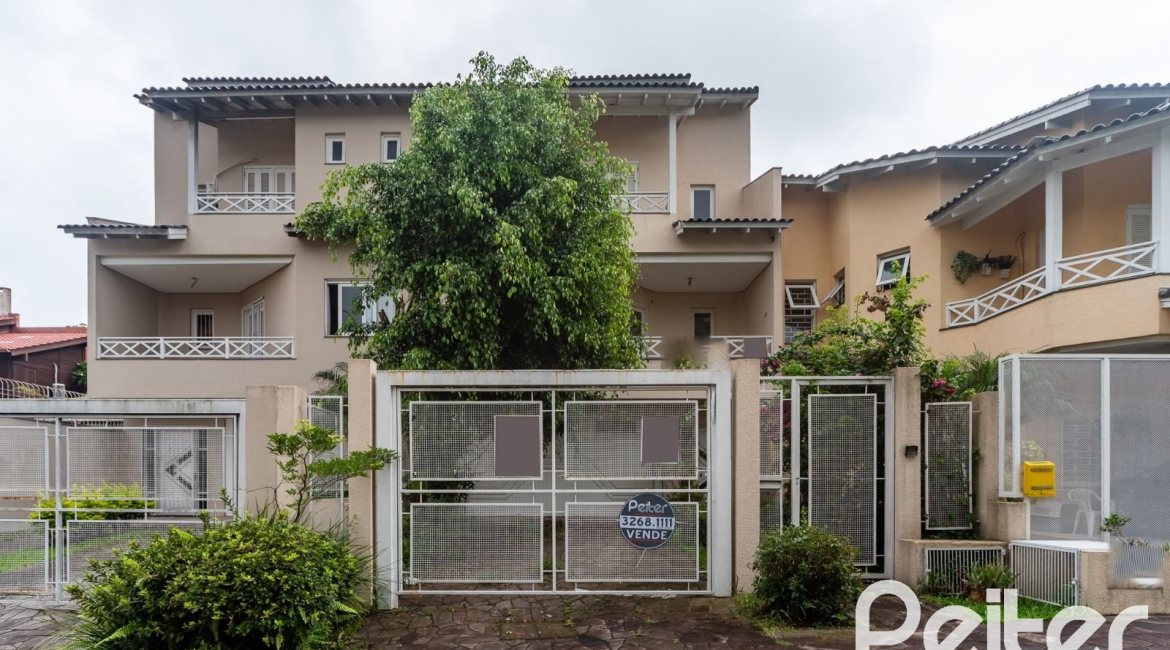 Casa à venda com 208m², 3 dormitórios, 1 suíte, 4 vagas, no bairro Ipanema em Porto Alegre