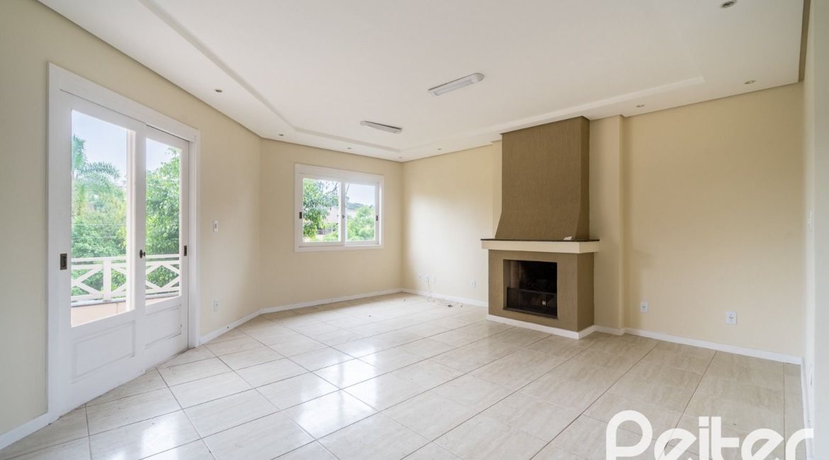 Casa à venda com 208m², 3 dormitórios, 1 suíte, 4 vagas, no bairro Ipanema em Porto Alegre