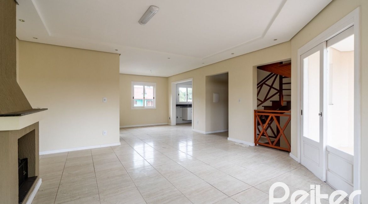 Casa à venda com 208m², 3 dormitórios, 1 suíte, 4 vagas, no bairro Ipanema em Porto Alegre