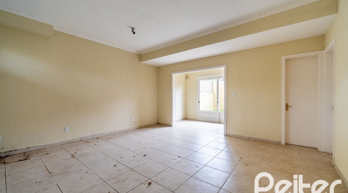 Casa à venda com 208m², 3 dormitórios, 1 suíte, 4 vagas, no bairro Ipanema em Porto Alegre