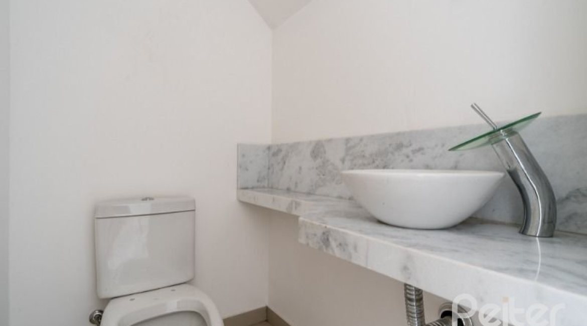  à venda, no bairro  em 