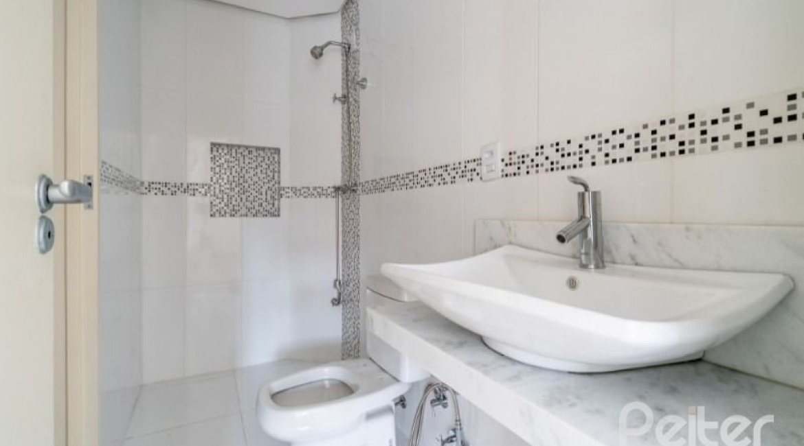  à venda, no bairro  em 