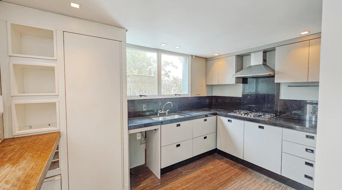 Casa em Condomínio à venda com 271m², 3 dormitórios, 1 suíte, 2 vagas, no bairro Vila Assunção em Porto Alegre