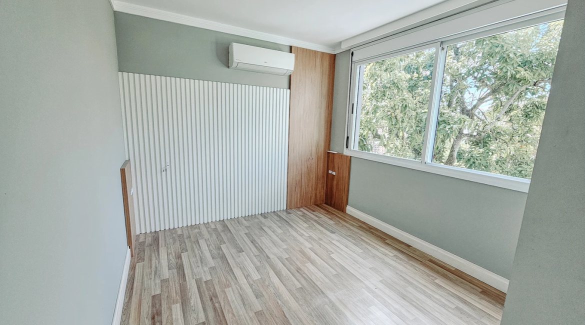 Casa em Condomínio à venda com 271m², 3 dormitórios, 1 suíte, 2 vagas, no bairro Vila Assunção em Porto Alegre