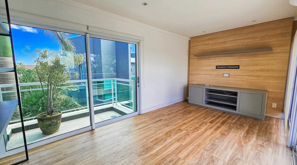 Casa em Condomínio à venda com 271m², 3 dormitórios, 1 suíte, 2 vagas, no bairro Vila Assunção em Porto Alegre