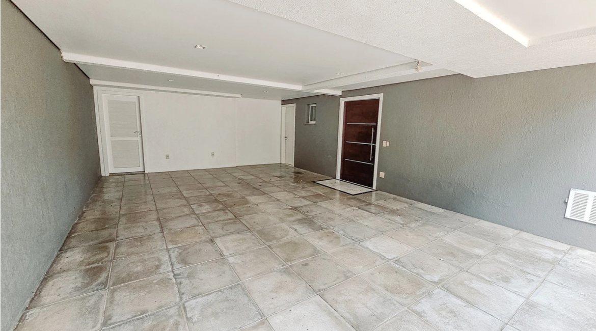 Casa em Condomínio à venda com 271m², 3 dormitórios, 1 suíte, 2 vagas, no bairro Vila Assunção em Porto Alegre