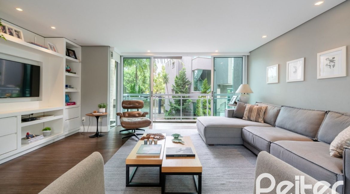 Casa em Condomínio à venda com 271m², 3 dormitórios, 1 suíte, 2 vagas, no bairro Vila Assunção em Porto Alegre