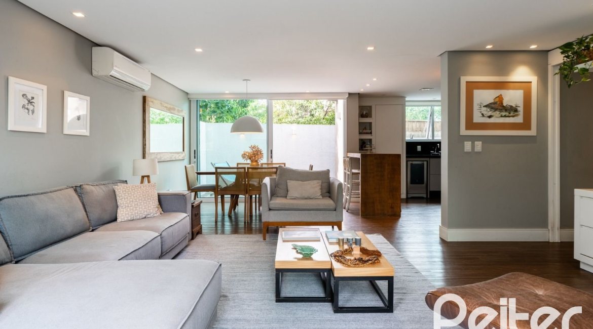 Casa em Condomínio à venda com 271m², 3 dormitórios, 1 suíte, 2 vagas, no bairro Vila Assunção em Porto Alegre