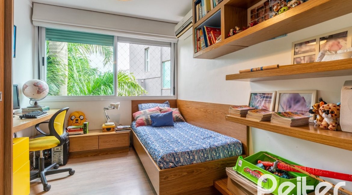 Casa em Condomínio à venda com 271m², 3 dormitórios, 1 suíte, 2 vagas, no bairro Vila Assunção em Porto Alegre