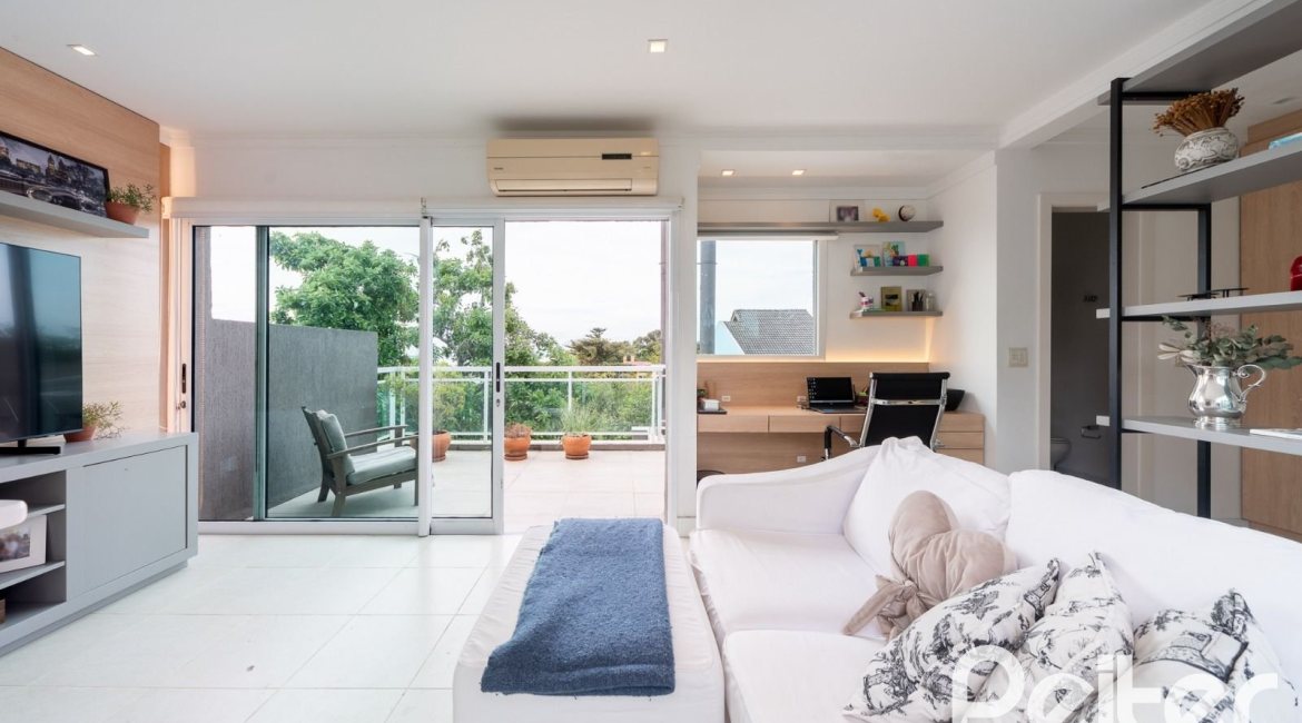 Casa em Condomínio à venda com 271m², 3 dormitórios, 1 suíte, 2 vagas, no bairro Vila Assunção em Porto Alegre