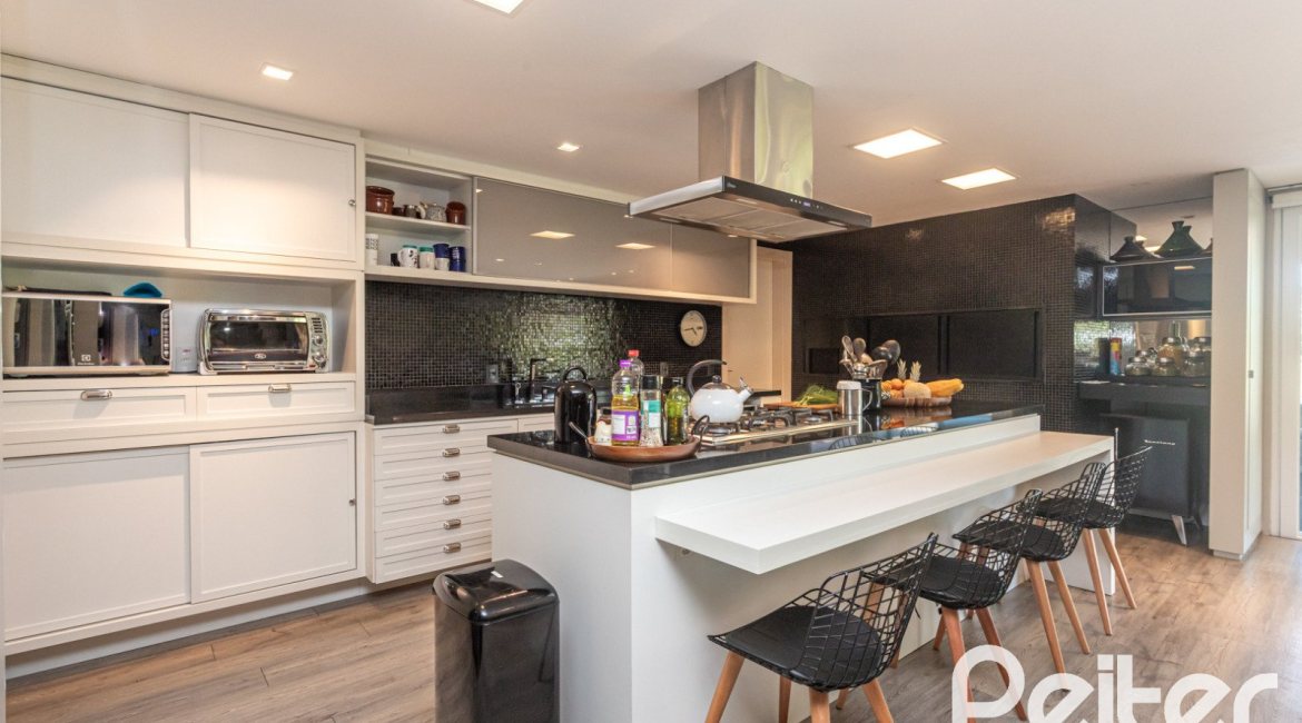 Casa em Condomínio à venda com 478m², 4 dormitórios, 4 suítes, 4 vagas, no bairro Terra Ville em PORTO ALEGRE