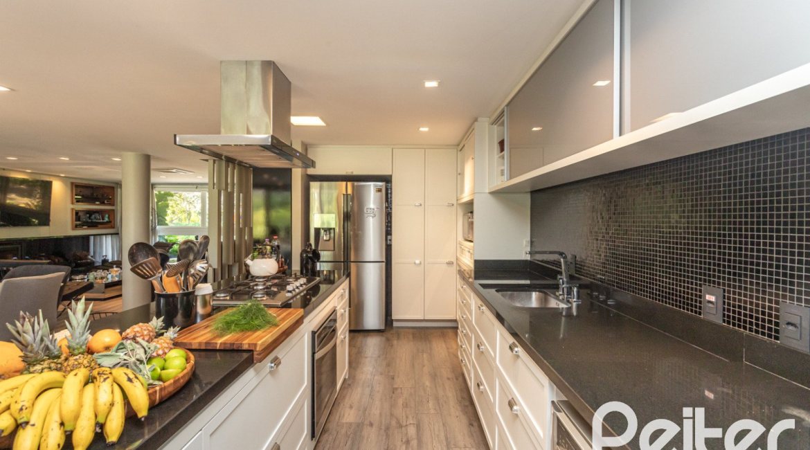 Casa em Condomínio à venda com 478m², 4 dormitórios, 4 suítes, 4 vagas, no bairro Terra Ville em PORTO ALEGRE